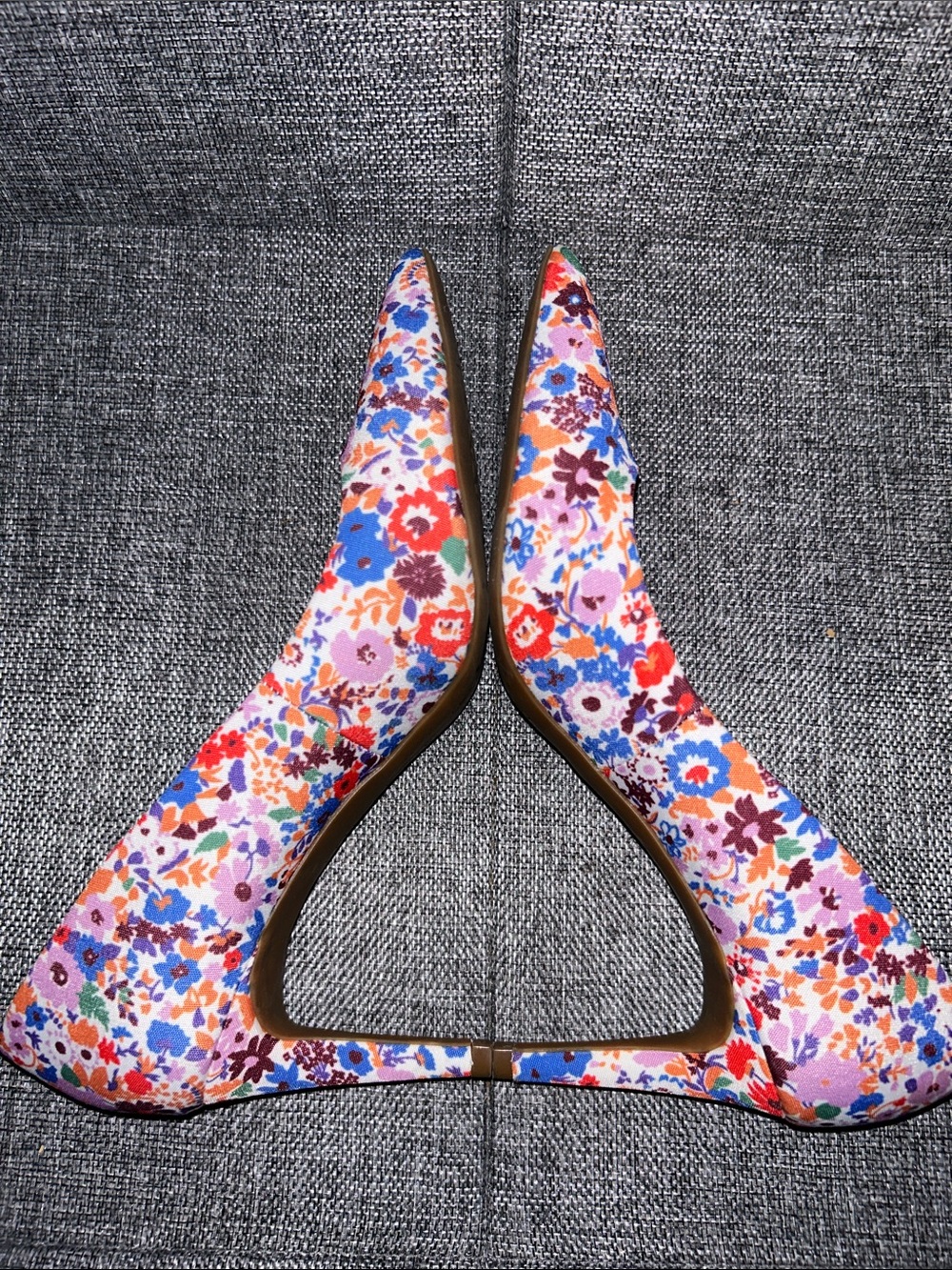 Kelly & Katie Floral Pointed Pumps in Blue, Red & Pink - Picture 6 of 8
